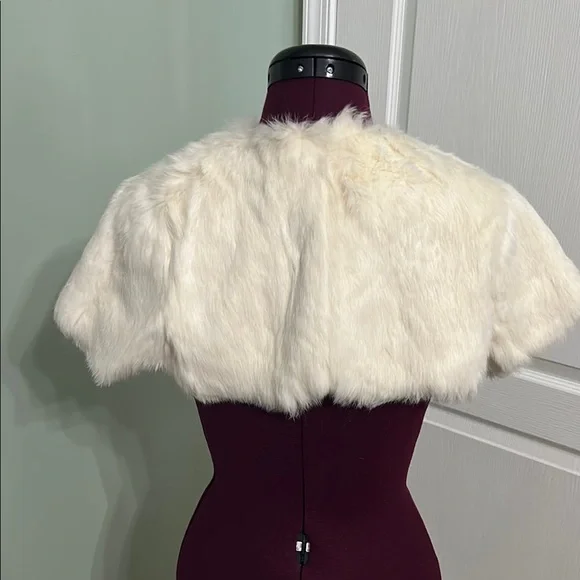 Elegant White 💯 Rabbit Fur Shrug - Picture 3 of 9